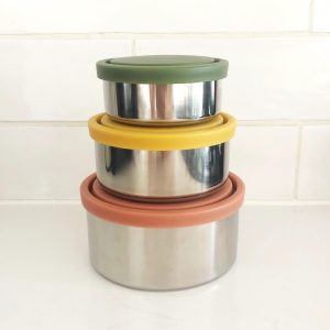 Stainless steel round containers with silicone lids